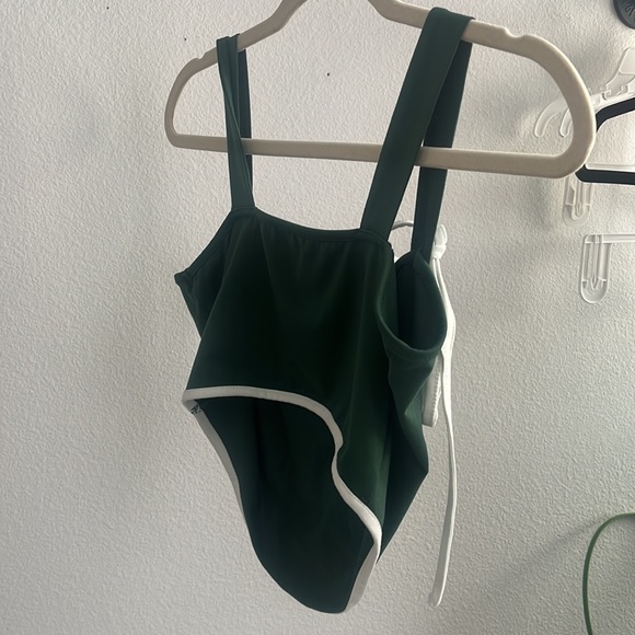 Urbane half tank top with frontal tie-able strings on straps - Picture 2 of 2